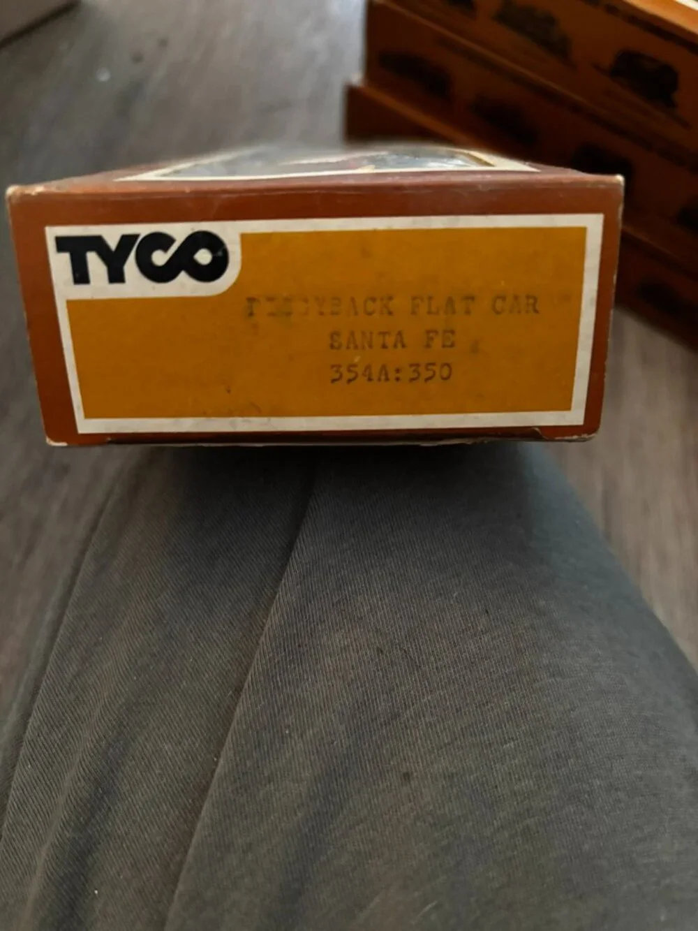 Tyco HO Piggyback Flat Car Santa Fe 354A Railroad Train display set up w/box